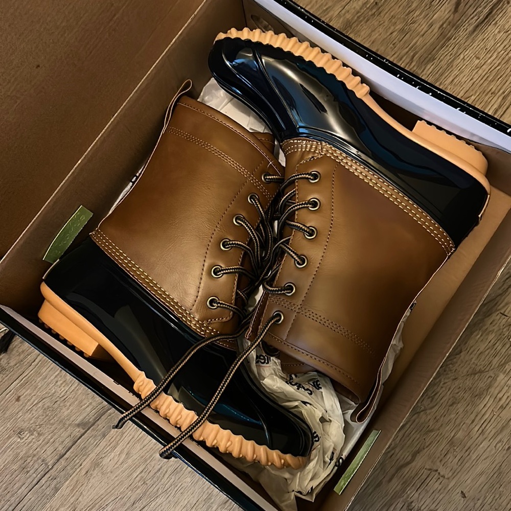 Duck boots